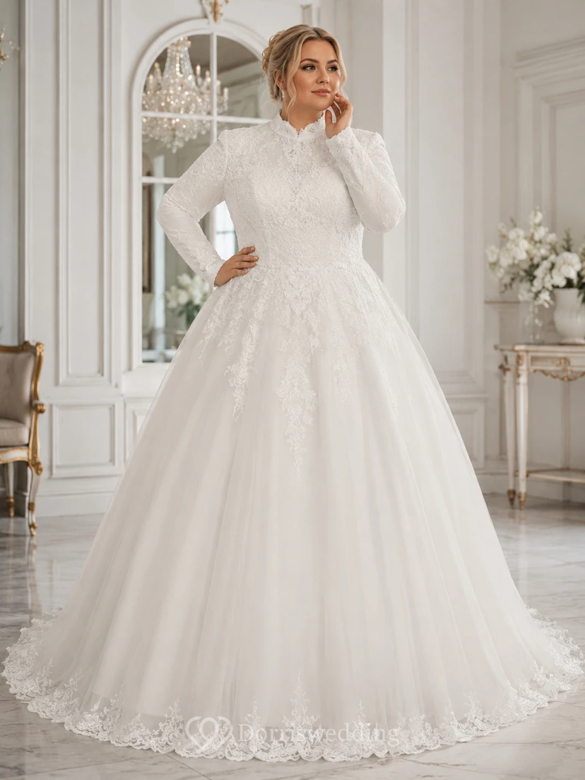 Robes de mariée princesse vintage en dentelle perlée à col montant et manches longues view 4