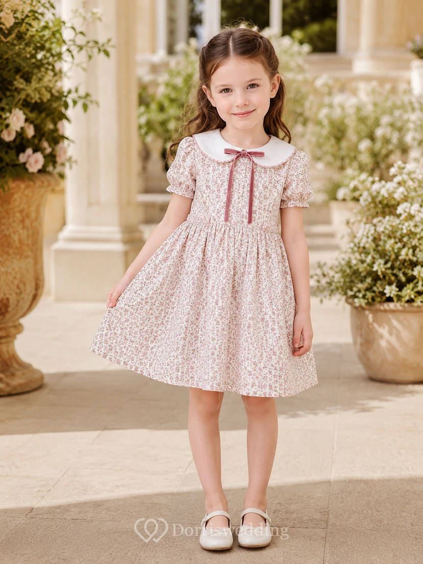 Robe de demoiselle d'honneur rose poudré imprimée en coton, coupe trapèze, manches courtes et jupe arrivant au genou