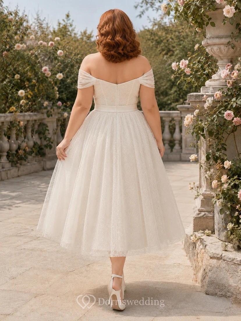 Vestido de novia romántico vintage de corte A, largo hasta la rodilla, con escote corazón y hombros descubiertos, de tul. view 2