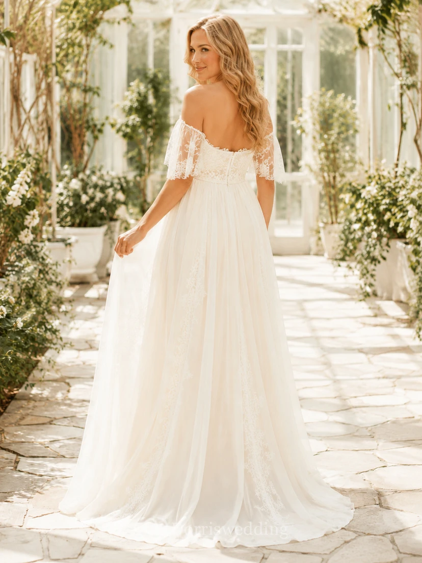 Vestido de novia bohemio de gasa estilo imperio con hombros descubiertos y mangas cortas de encaje para embarazadas. view 2