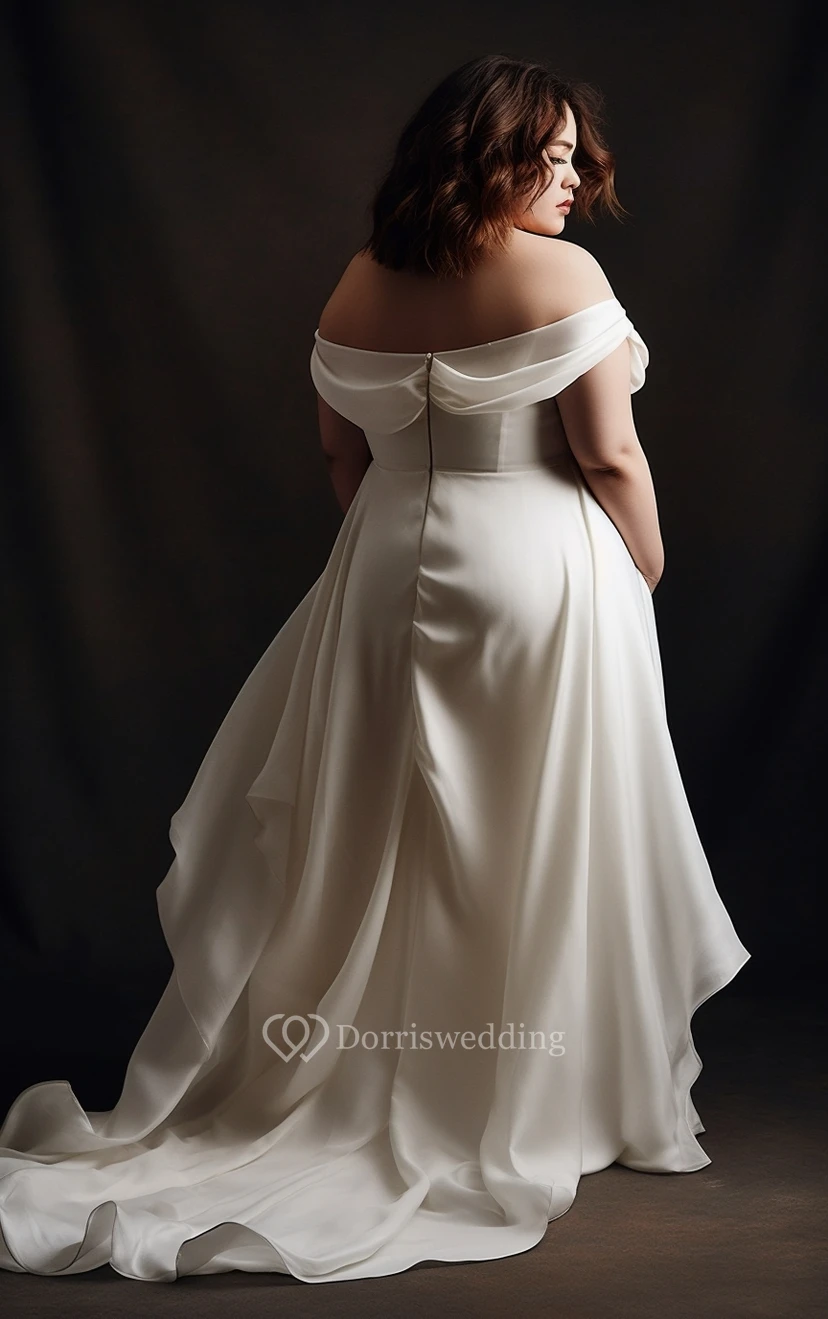 Robe de mariée grande taille en mousseline simple, fendue sur le devant et à épaules dénudées view 2