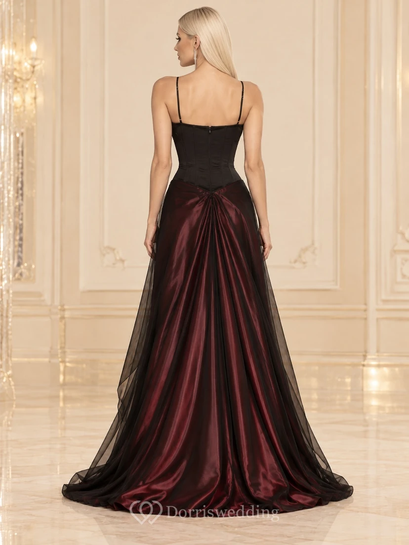 Robe de soirée en satin drapé noir bordeaux à fines bretelles et décolleté cœur, style années 2000 view 2
