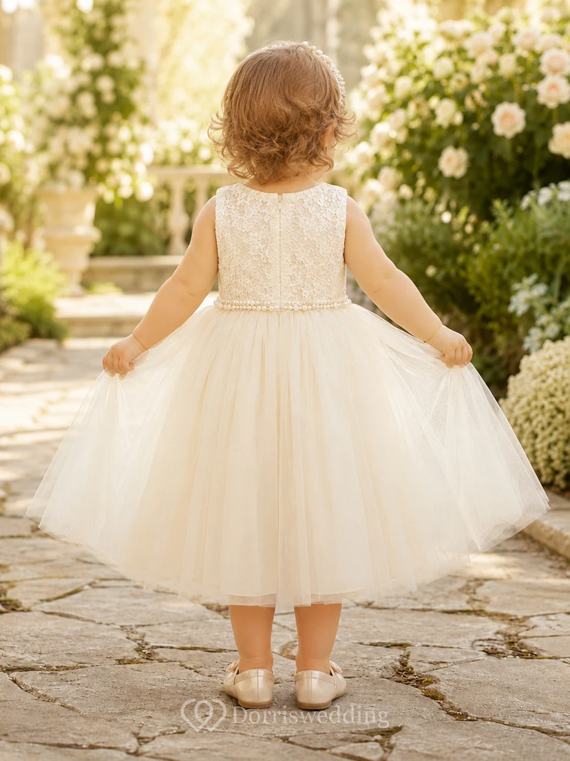 Robe de baptême bébé en tulle et tulle, sans manches, corsage en dentelle, coupe trapèze, longueur genou view 2