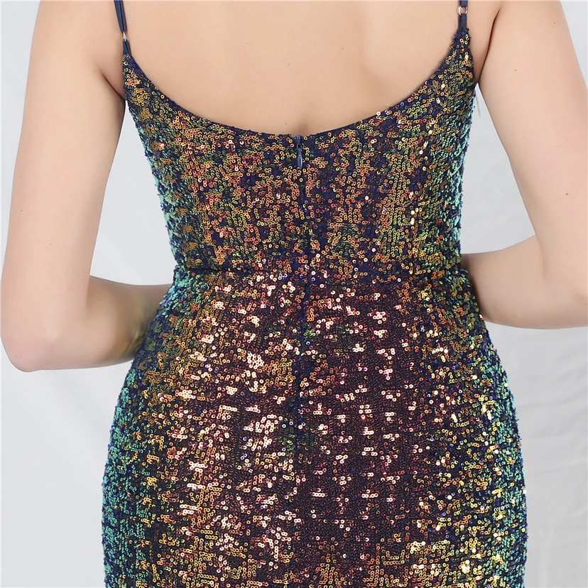 Robe de soirée de luxe ornée de plumes d'autruche et de sequins, idéale pour un banquet. view 55