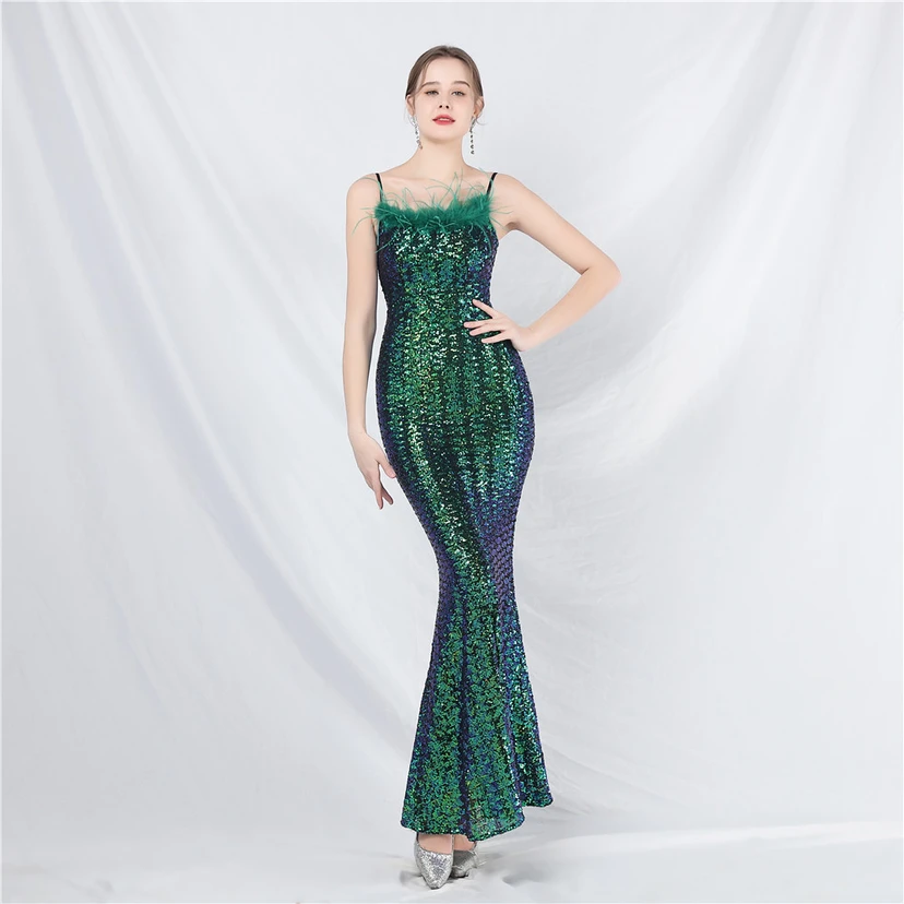 Robe de soirée de luxe ornée de plumes d'autruche et de sequins, idéale pour un banquet. view 33