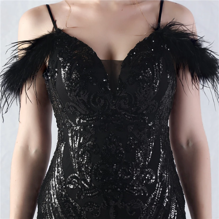 Robe de danse artisanale en filet rigide orné de plumes d'autruche, de perles et de fleurs, confectionnée en maille. view 77