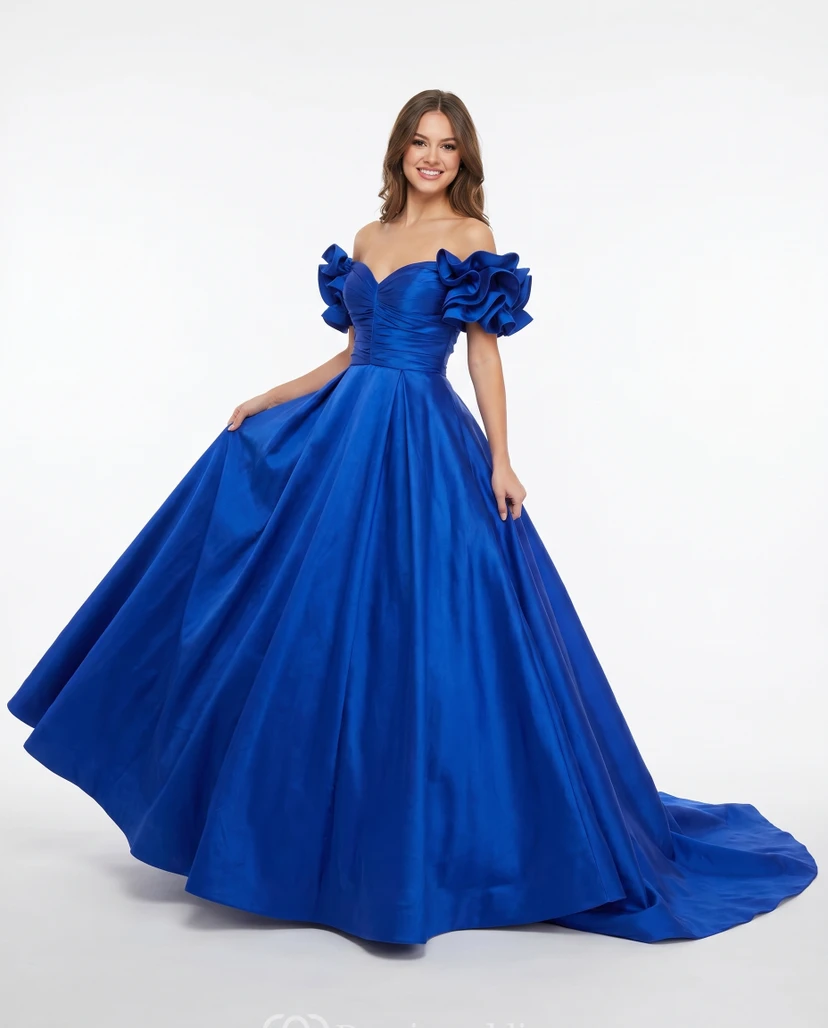 Vestido de fiesta de satén azul real con escote Bardot, corte en A y mangas con volantes.
