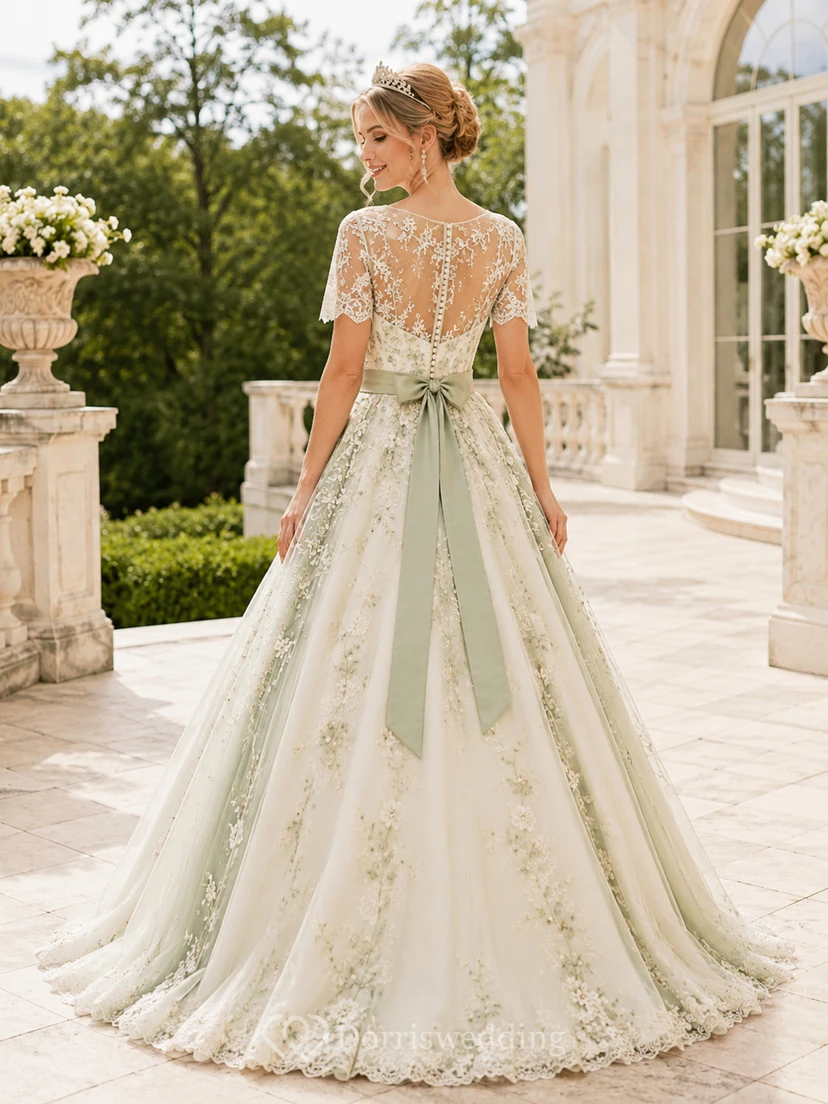 Elegantes Ballkleid aus edlem Salbeigrün mit Spitze, bodenlang, mit U-Boot-Ausschnitt und Illusionsärmeln view 2