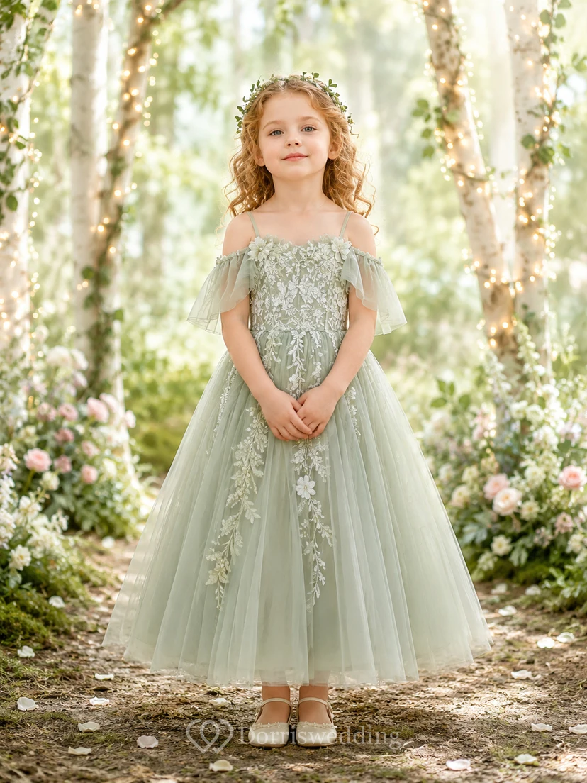 Vestido de niña de las flores color verde salvia, encaje y tul, corte en A, escote redondo, largo midi, apliques florales.