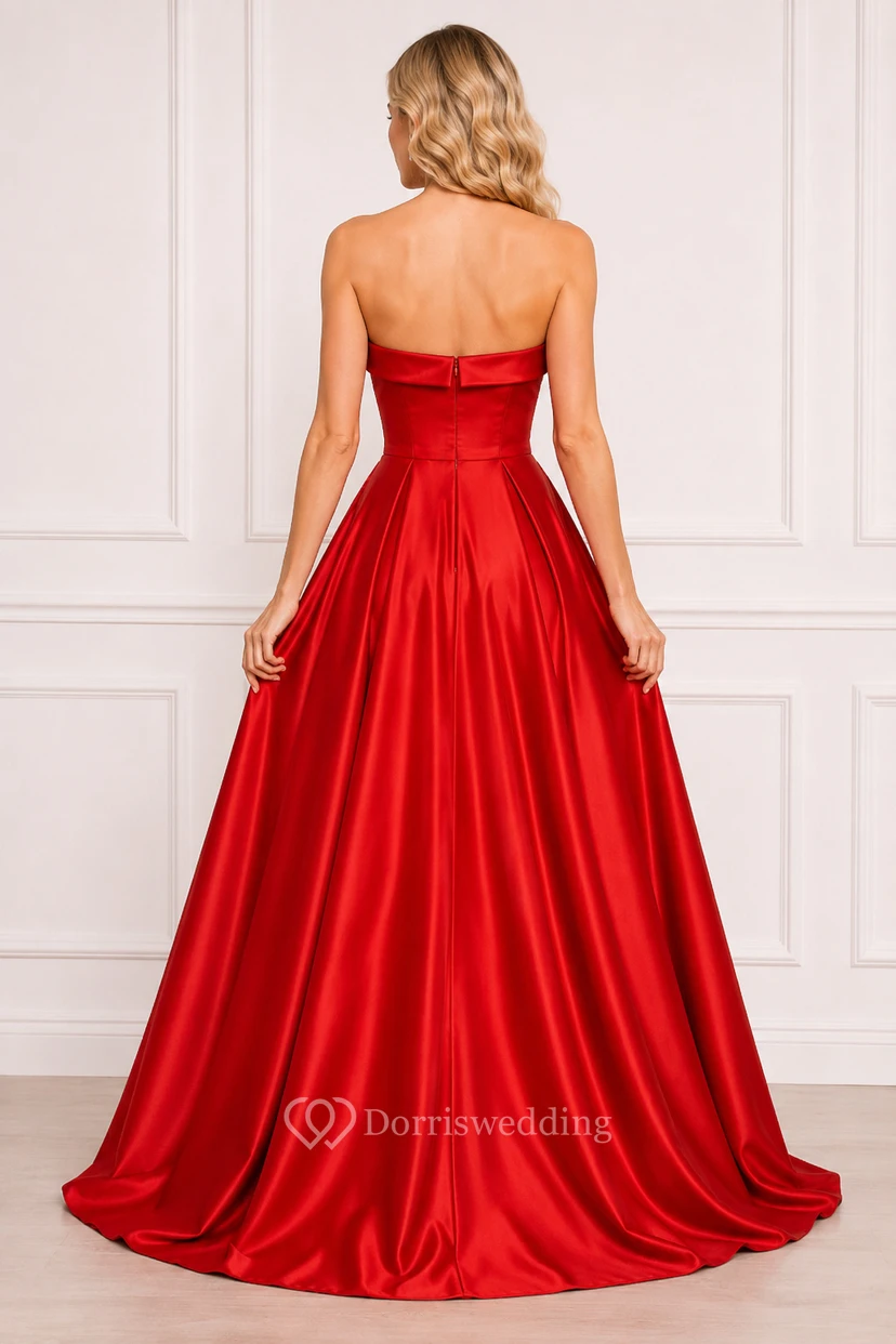 Robe de soirée rouge bustier en satin, coupe trapèze, décolleté en cœur et fente. view 2