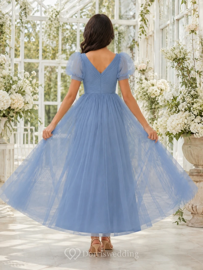 Vestido de dama de honor juvenil azul acero, corte en A, escote en V, manga corta, falda abullonada/globo plisada, estilo romántico. view 2