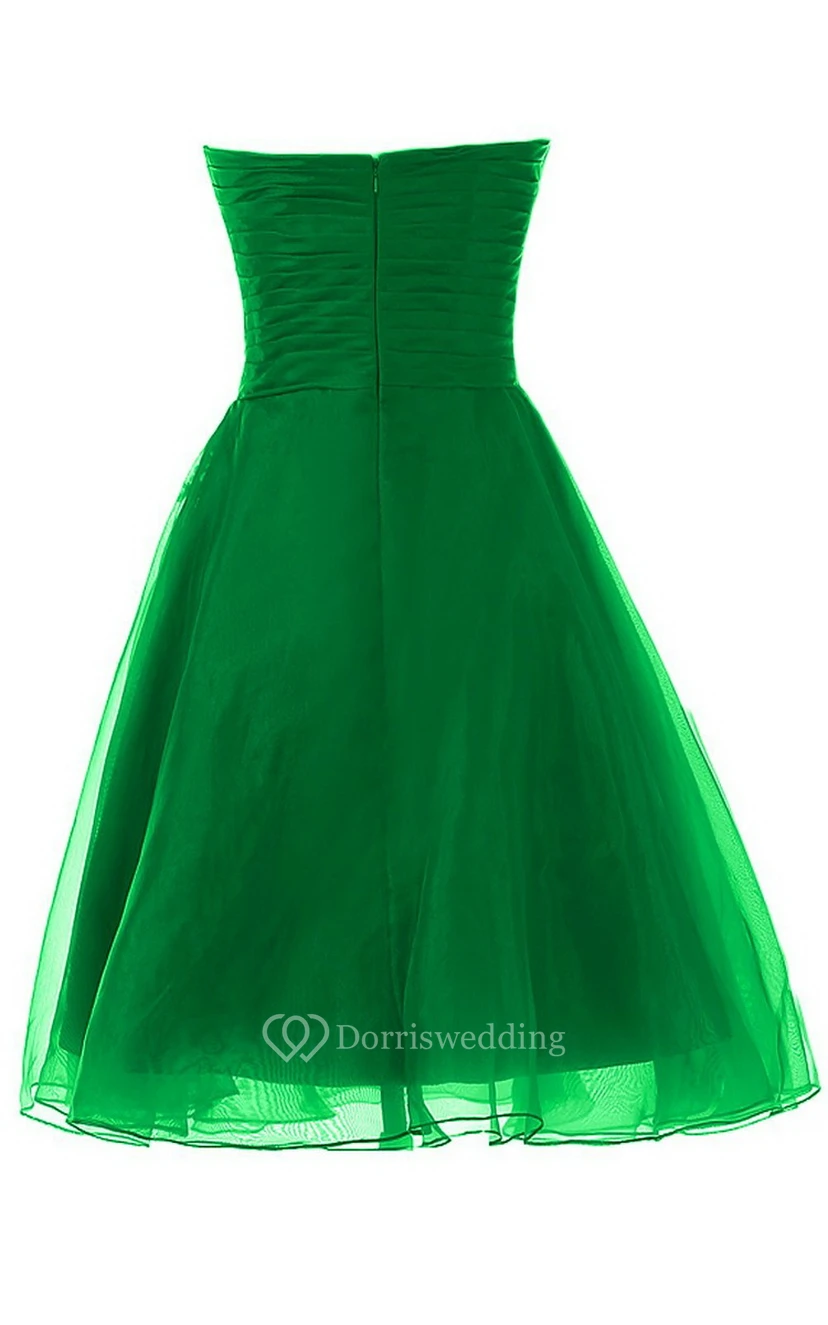 Robe de mariée bustier trapèze avec applications de dentelle view 6