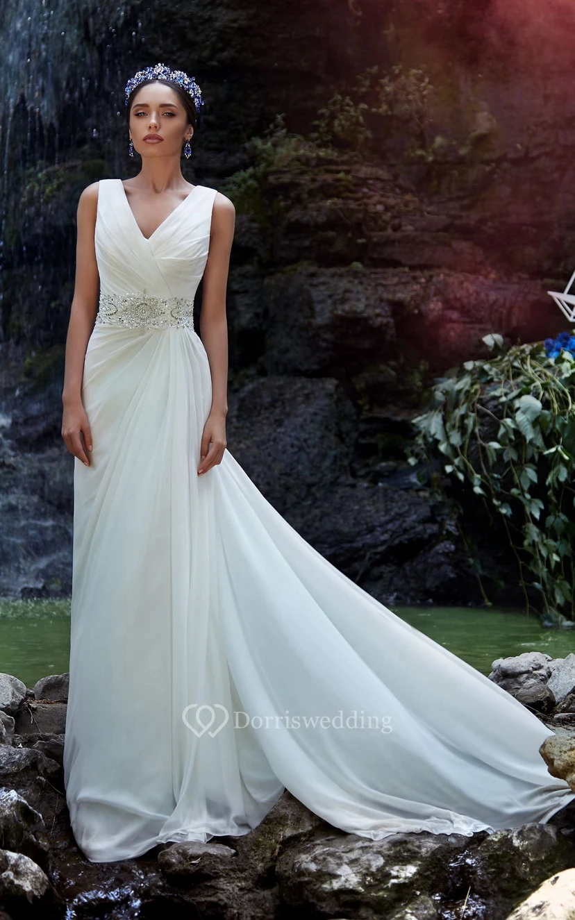 Langes, ärmelloses Chiffonkleid in A-Linie mit V-Ausschnitt, Reißverschluss, Perlenstickerei und Raffungen