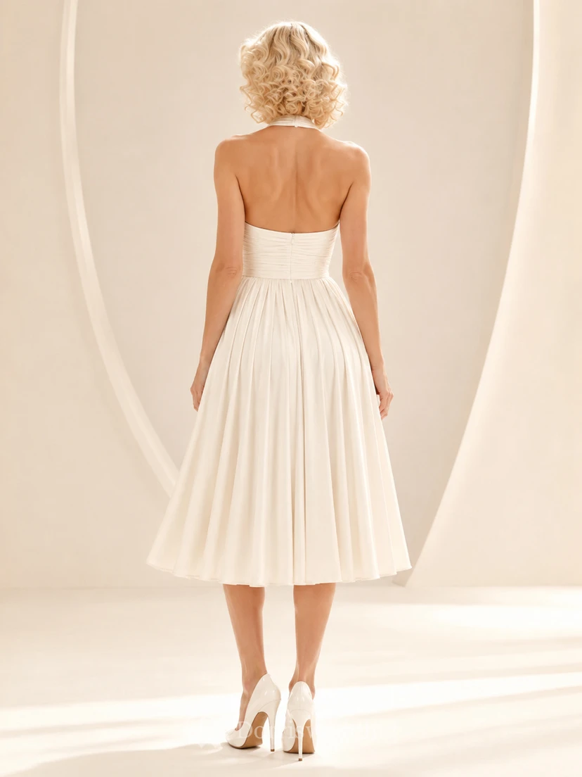 Vintage Neckholder-Kleid aus Chiffon mit V-Ausschnitt, Falten und offenem Rücken – perfekt für eine Teehochzeit am Hof. view 2