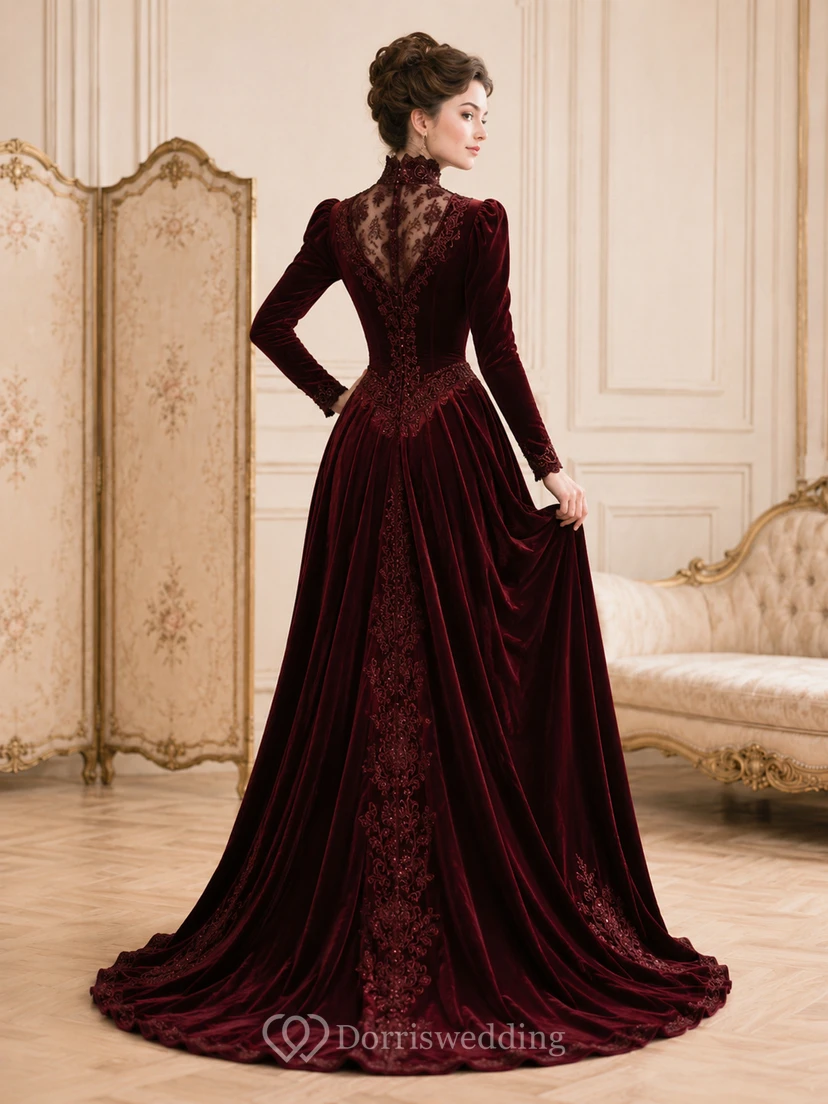 Burgunderfarbenes Samt-Abendkleid im edwardianischen Stil mit hohem Kragen und langen Ärmeln view 2