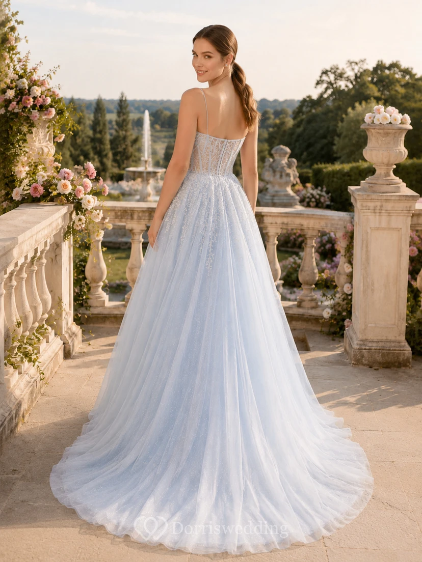 Robe de mariée bleu ciel à fines bretelles en tulle perlé, coupe trapèze view 2