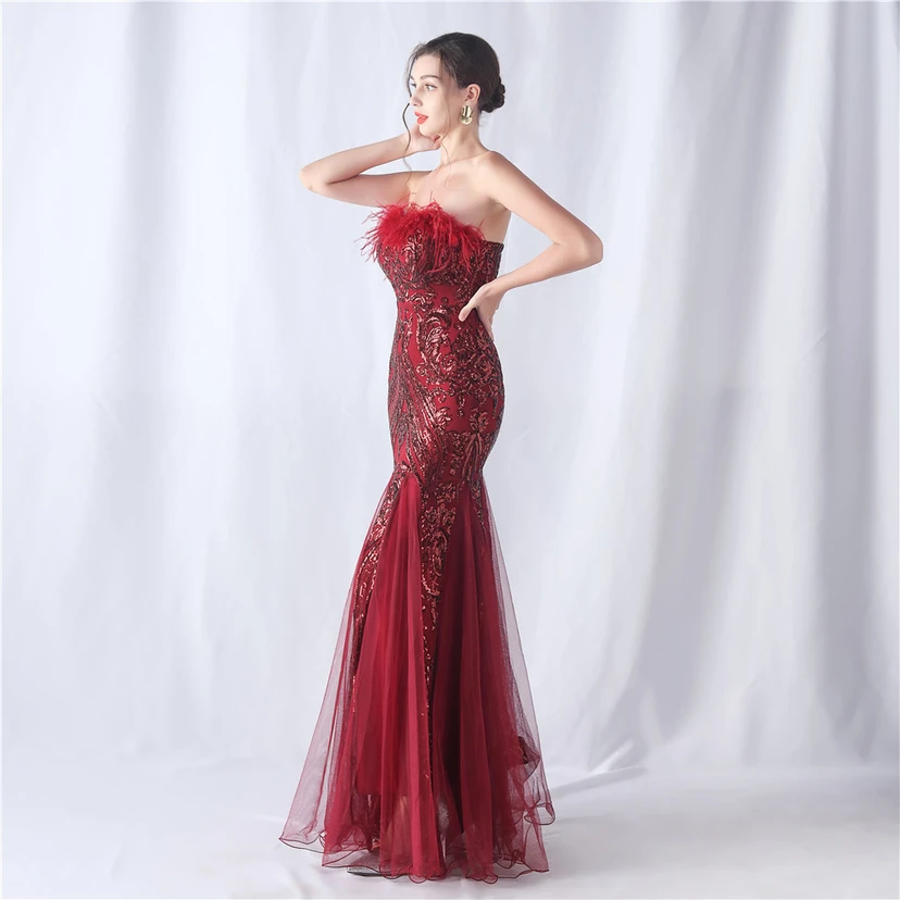 Vestido de noche de malla con lentejuelas y top palabra de honor con estampado de plumas de avestruz y flores para bodas y reuniones. view 28
