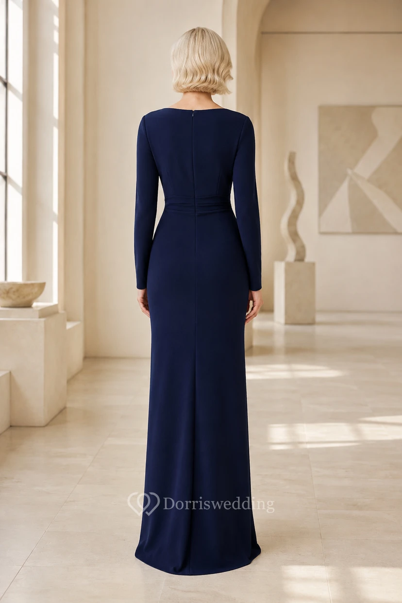 Robe fourreau bleu marine foncé à manches longues et col bateau, pour la mère de la mariée, avec une jupe simple jusqu'au sol. view 2