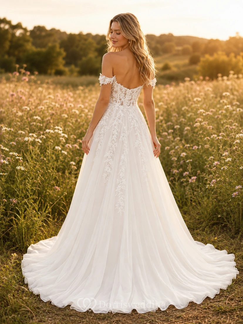 Brautkleid aus Spitze, A-Linie, schulterfrei, mit Schleppe und tiefem V-Ausschnitt am Rücken view 2
