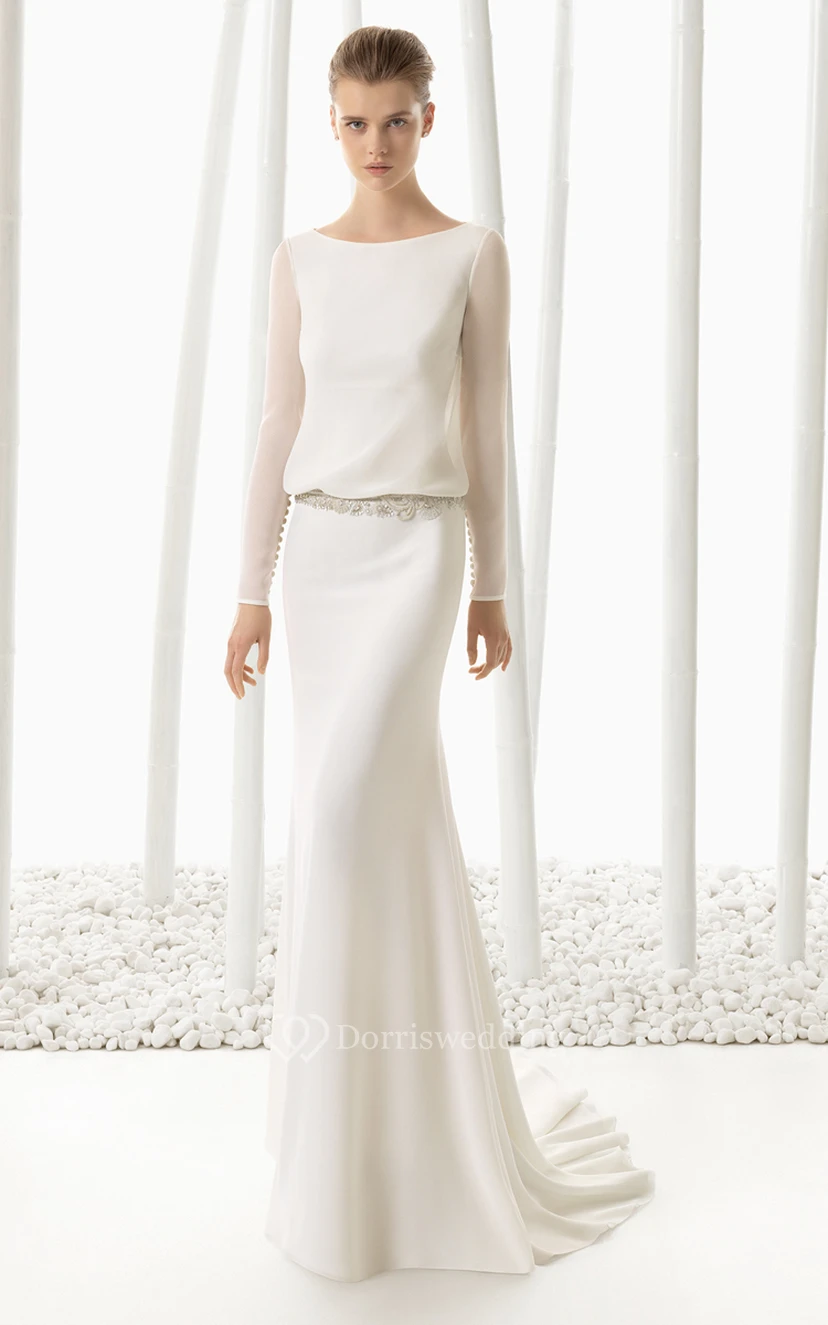 Vestido griego de estilo antiguo con cintura baja adornada con cuentas.
