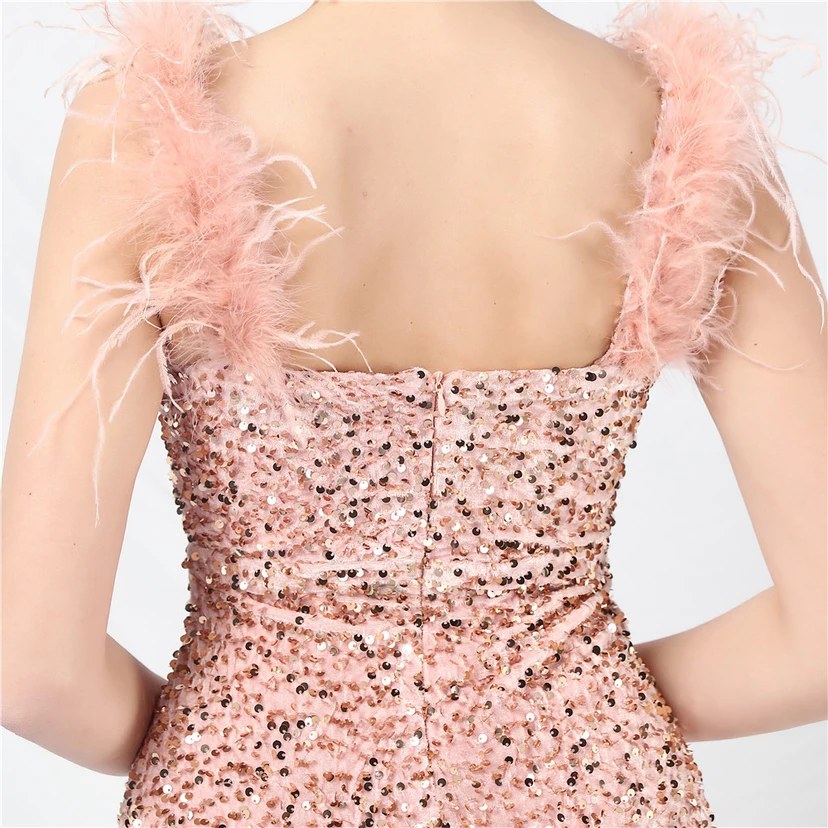 Handgefertigtes, perlenbesetztes Abendkleid aus Straußenfedern und Pailletten view 16