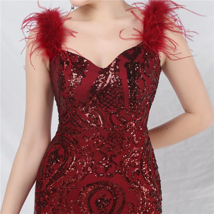 Robe longue haut de gamme en maille à sequins et plumes d'autruche. view 8