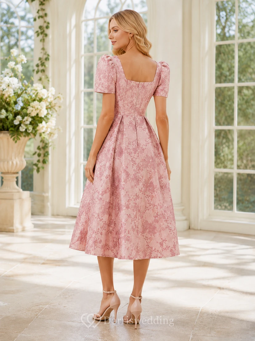 Robe de cérémonie à imprimé floral rose poudré en jacquard, col carré, manches bouffantes et coupe trapèze view 2