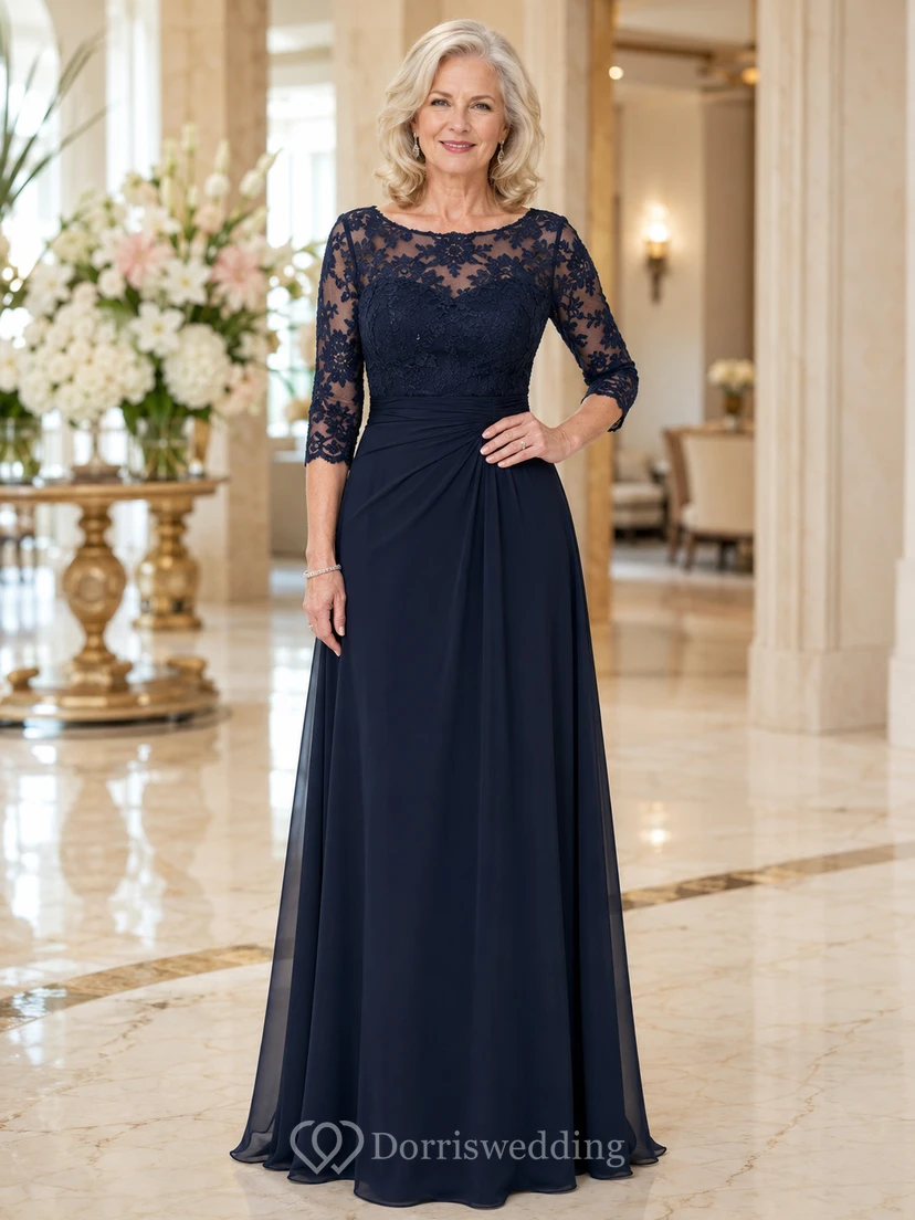 Dunkelblaues, romantisches Chiffon-Abendkleid mit Illusion-Bateau-Ausschnitt, Dreiviertelärmeln, Spitze und bodenlanger Silhouette – ein elegantes Abendkleid für die Großmutter des Bräutigams