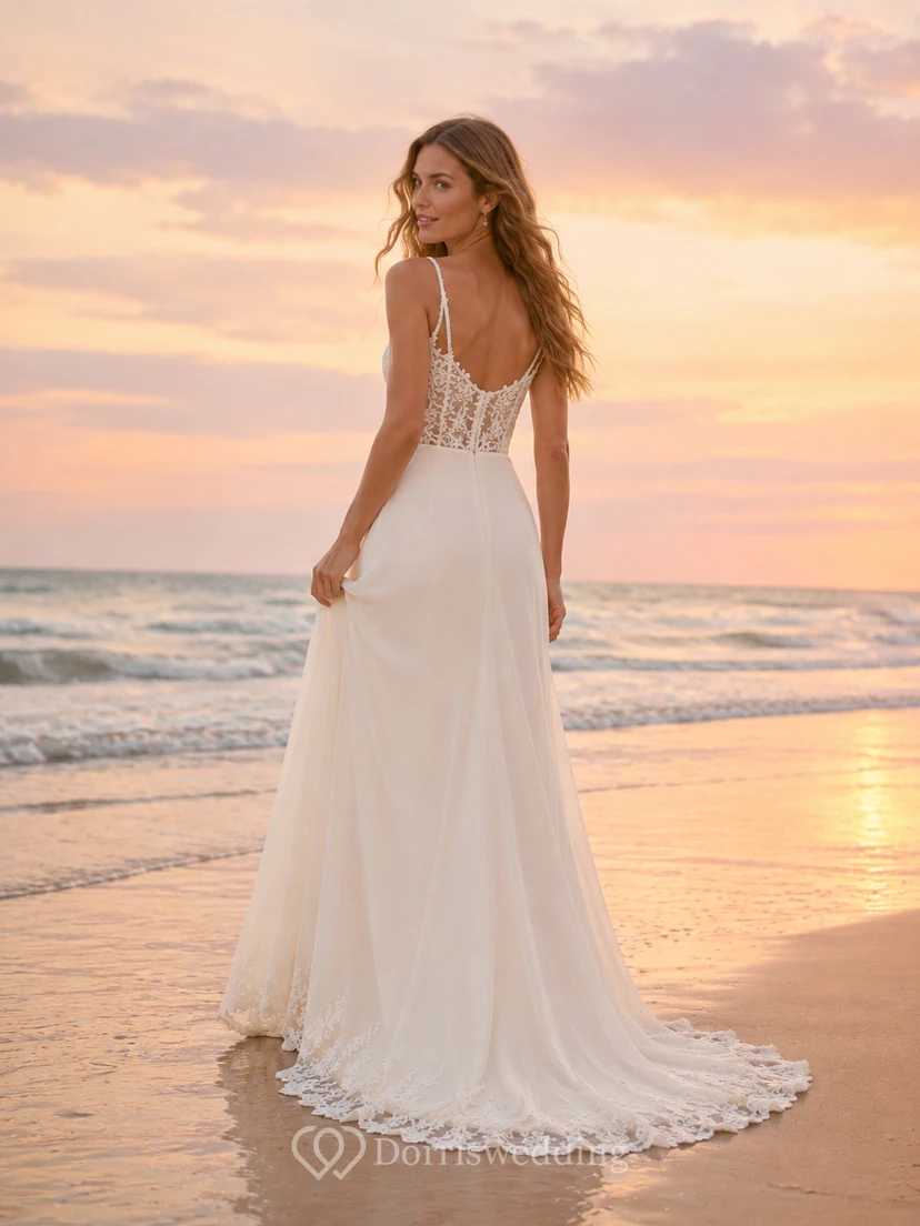 Robe de mariée trapèze fendue à fines bretelles spaghetti et corsage en dentelle de plage view 2