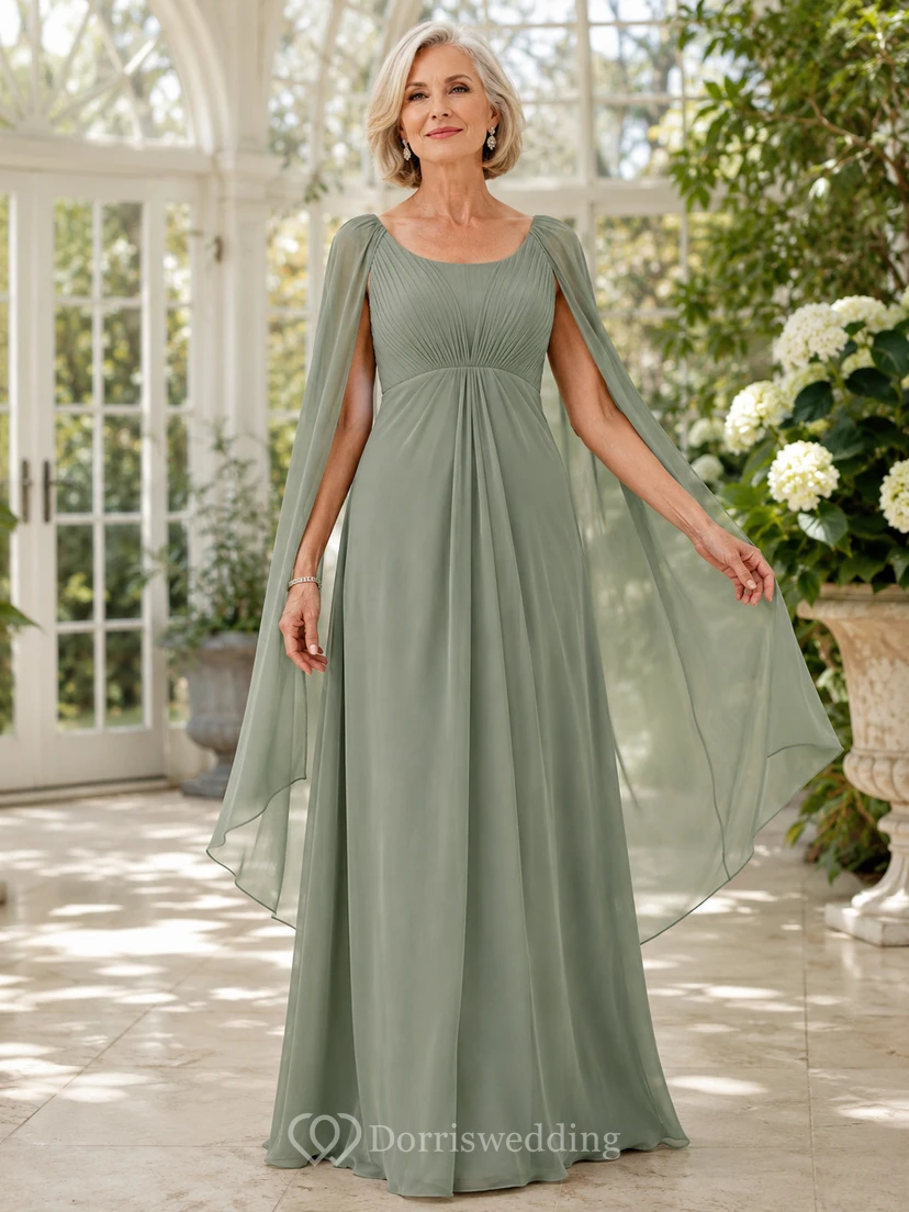 Salbeigrünes, bodenlanges A-Linien-Chiffonkleid in schlichter Eleganz für die Mutter der Braut mit Rundhalsausschnitt, langem, geschlitztem Cape und Empire-Taille.