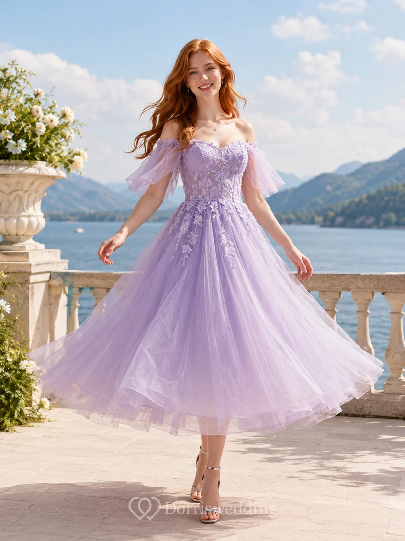 Lavendelfarbenes, schulterfreies Ballkleid für Teenager mit floralen Applikationen aus Tüll in Teelänge