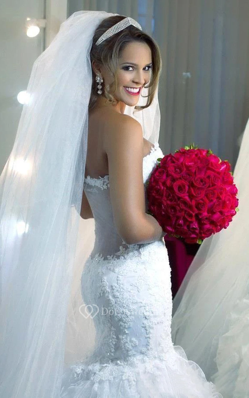 Meerjungfrauen-Minikleid aus ärmellosem Top mit Glockenausschnitt, Applikationen, Schleppe und rückenfreiem Oberteil aus Spitze und Organza view 2