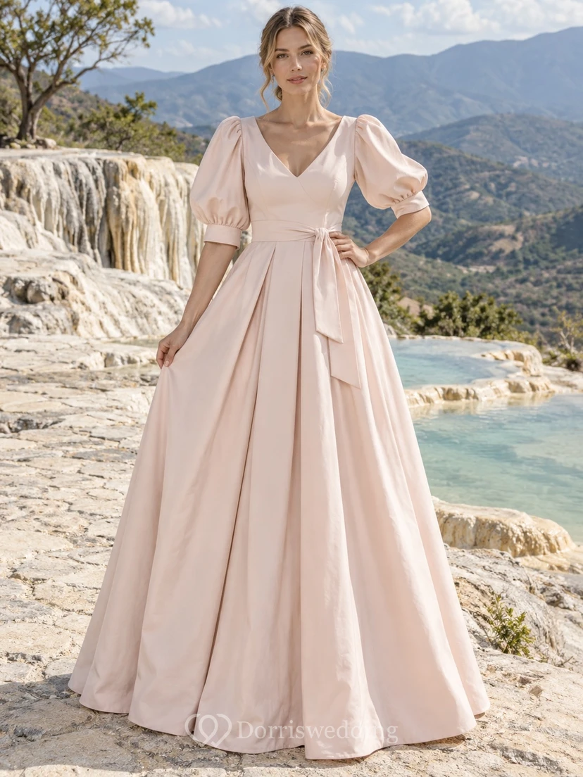 Brautkleid aus rosafarbenem Baumwollpopeline mit V-Ausschnitt, Puffärmeln und plissiertem A-Linien-Rock