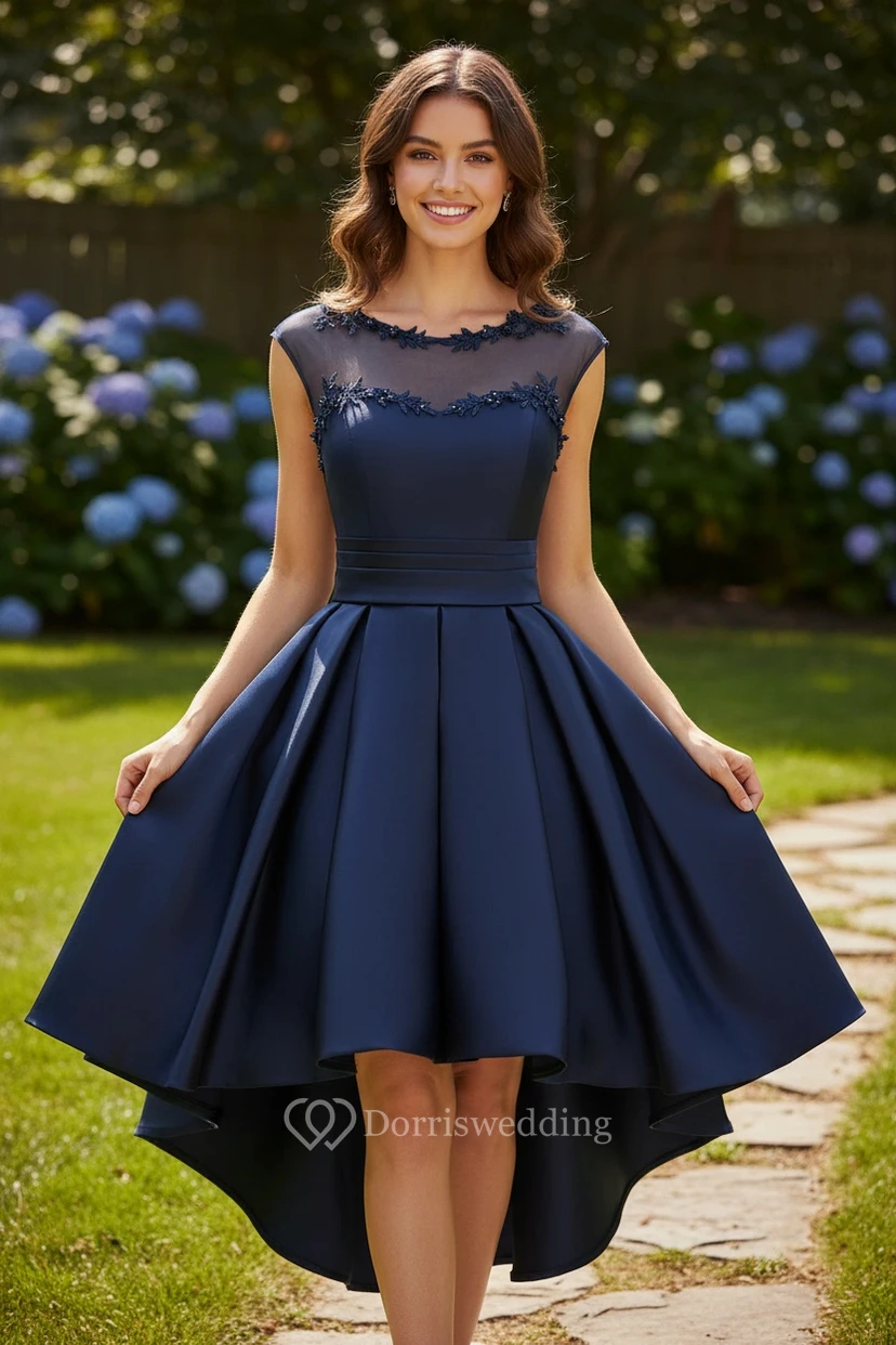 Elegantes Satin-Schnürkleid für den Abschlussball