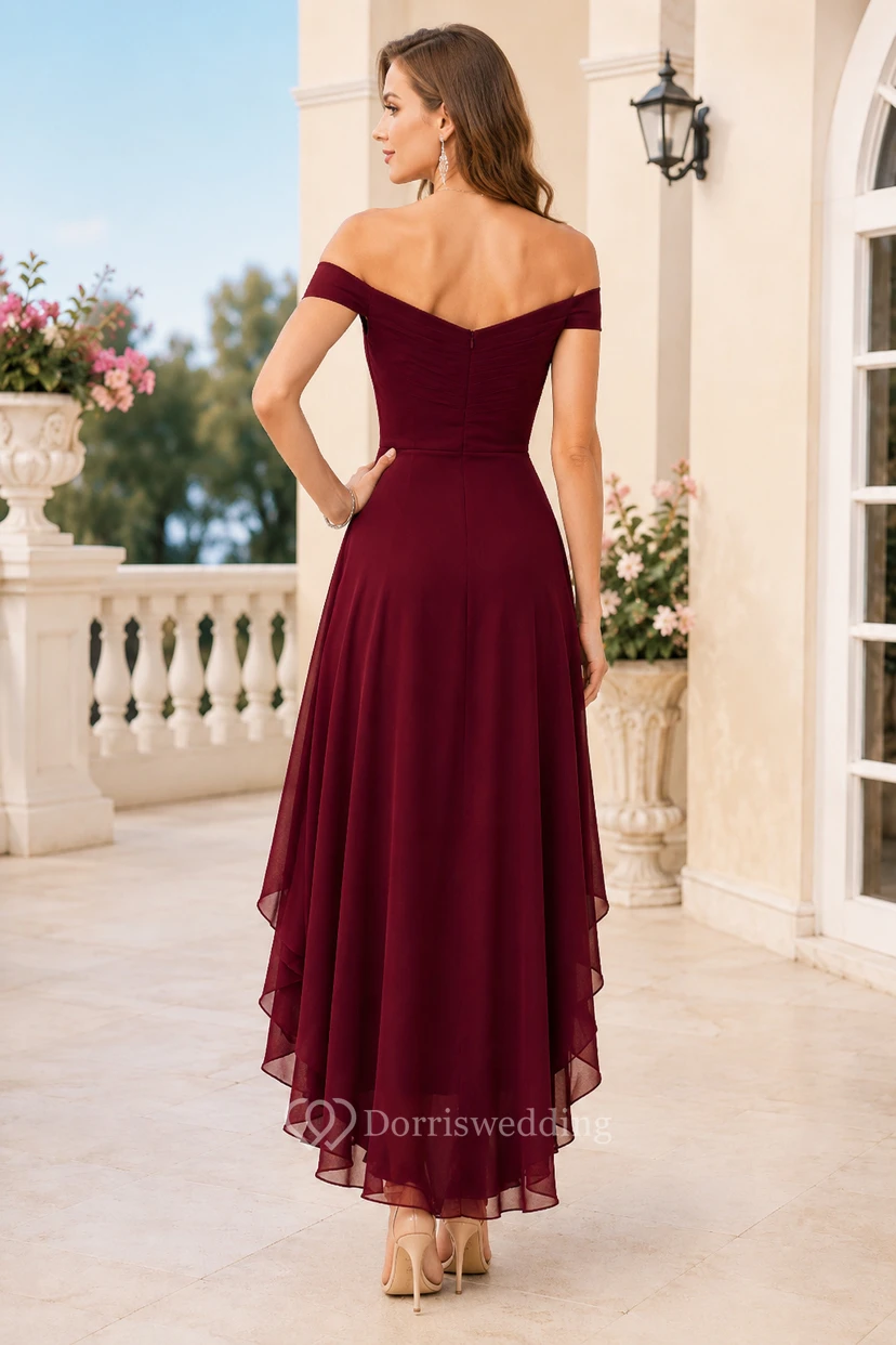 Vestido de cóctel de gasa burdeos con escote Bardot y corte asimétrico en línea A view 2