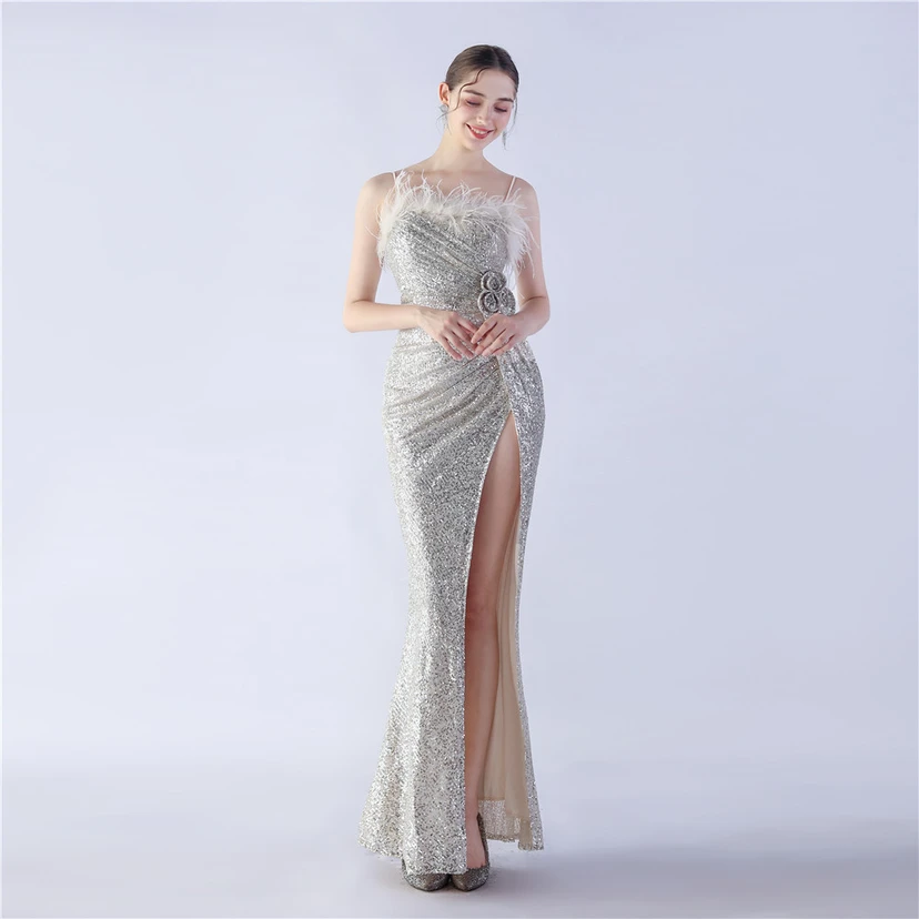 Vestido de noche de alta gama para bodas, con flores y detalles de plumas de avestruz. view 38
