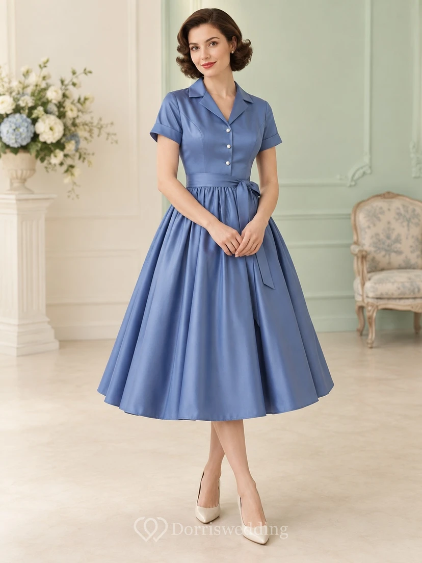 Vestido vintage azul de corte A, largo hasta la rodilla, con cuello, manga corta y botones en la parte delantera.
