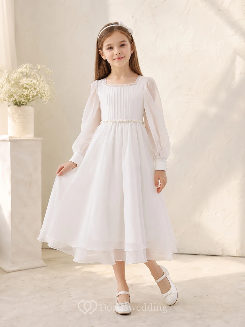 Weißes Chiffon-Teekleid mit eckigem Ausschnitt und Bischofsärmeln, perfekt für die Kommunion