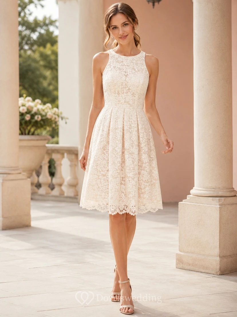 Robe en dentelle ivoire simple à col montant et dos nu, longueur genou, coupe trapèze, style A