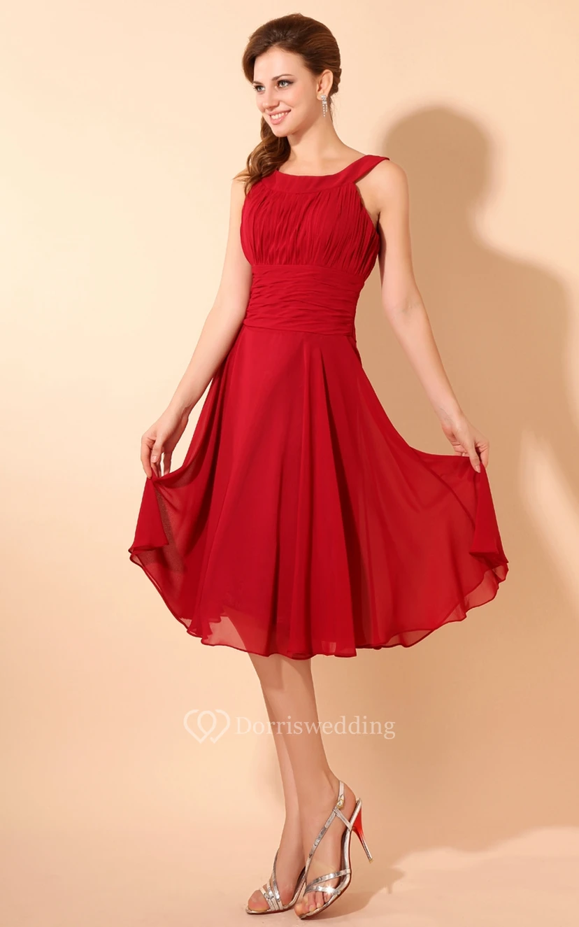 Knielanges Chiffonkleid mit eckigem Ausschnitt und Falten view 2