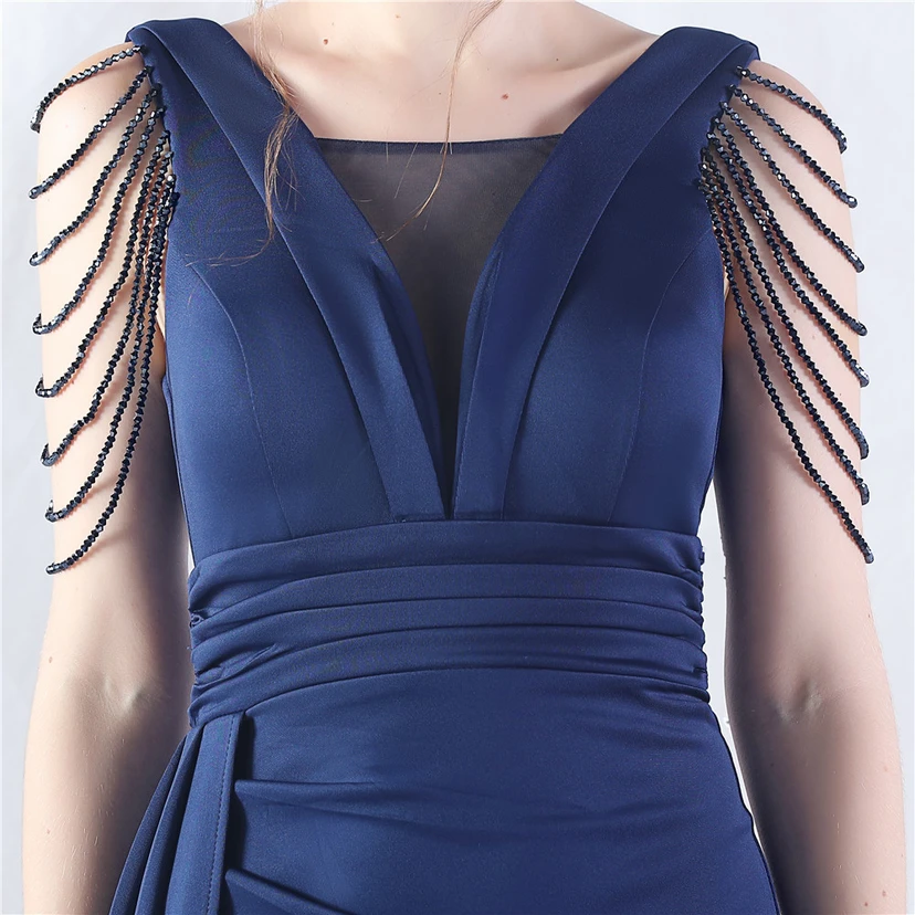 Ein Abendkleid aus insgesamt 8 Farben, gefertigt mit aufwendiger Satinfalttechnik und Perlenstickerei. view 53