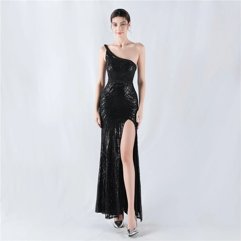 Vestido de noche asimétrico con escote alto y escote alto, adornado con cuentas florales y flores. video preview