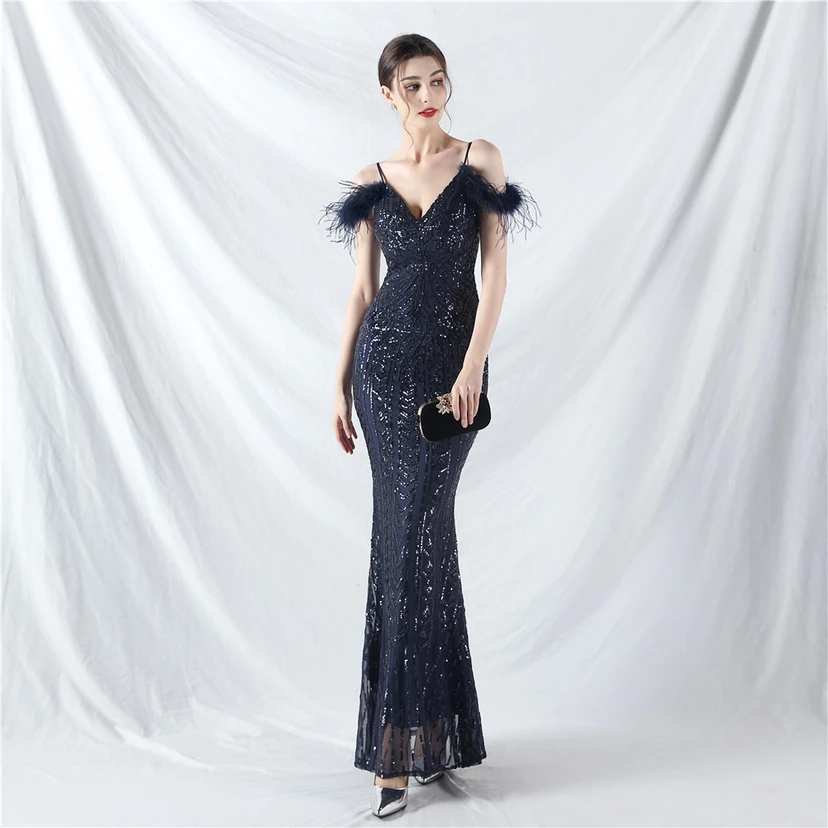 Robe de soirée haut de gamme ornée de perles florales et de plumes d'autruche. view 84