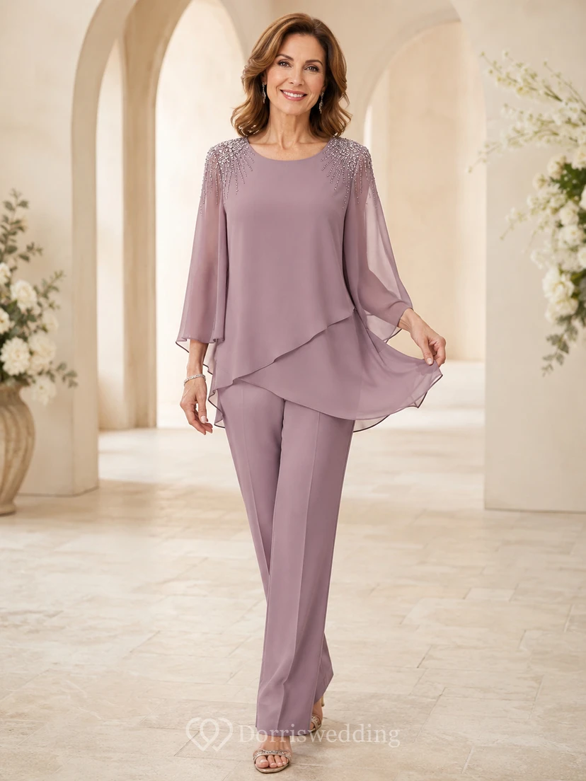 Vintage-Mauve-Tunika mit romantischem Rundhalsausschnitt, Kristallverzierungen an den Schultern, Glockenärmeln und Lagenlook – perfekt für die Mutter der Braut