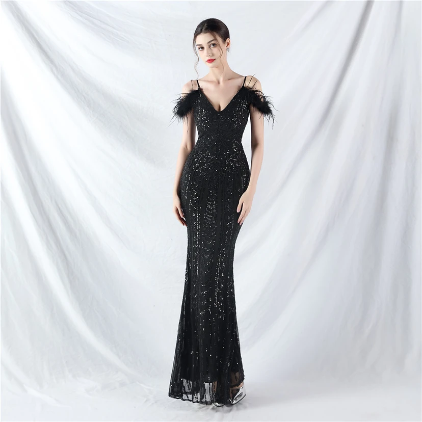 Robe de soirée haut de gamme ornée de perles florales et de plumes d'autruche. view 20