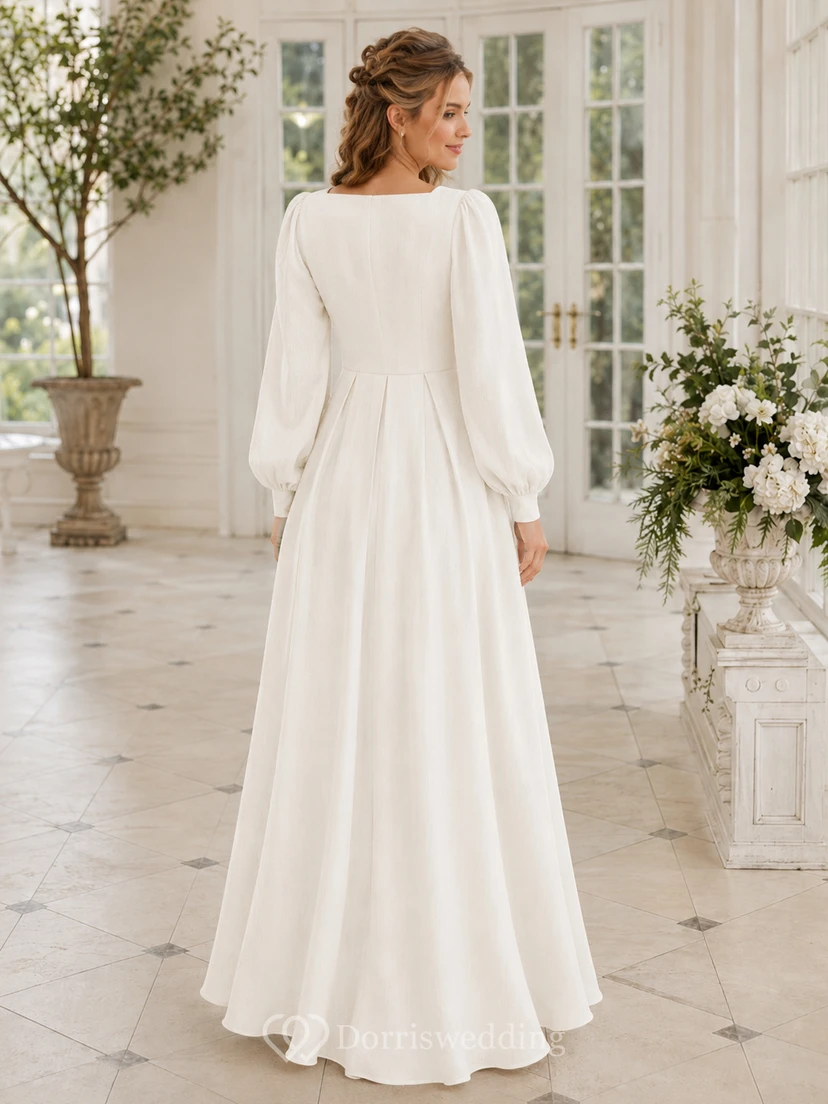 Robe de mariée romantique et modeste en mousseline, coupe trapèze, longueur au sol, manches longues carrées, style temple LDS view 2