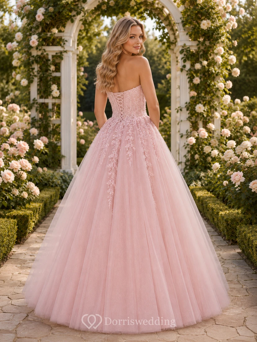 Ballkleid aus Tüll mit rosafarbener Spitze und herzförmigem Ausschnitt view 2