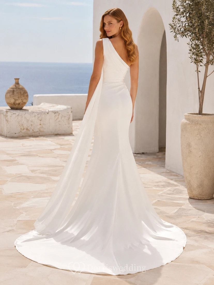 Robe de mariée fourreau en satin drapé à une épaule et traîne minimaliste view 2