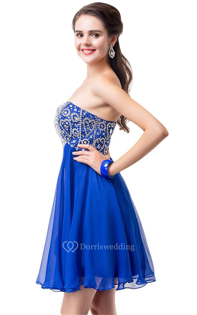 Robe trapèze à décolleté cœur et corsage à sequins view 4