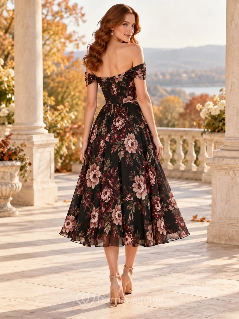 Vestido de invitada negro con estampado floral, corte en A, hombros descubiertos, manga corta y largo hasta la rodilla. view 2